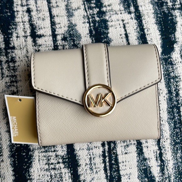 MICHAEL KORS CARMEN MEDIUM LOGO AND FAUX LEATHER WALLET LIGHT SAND - Picture 5 of 16